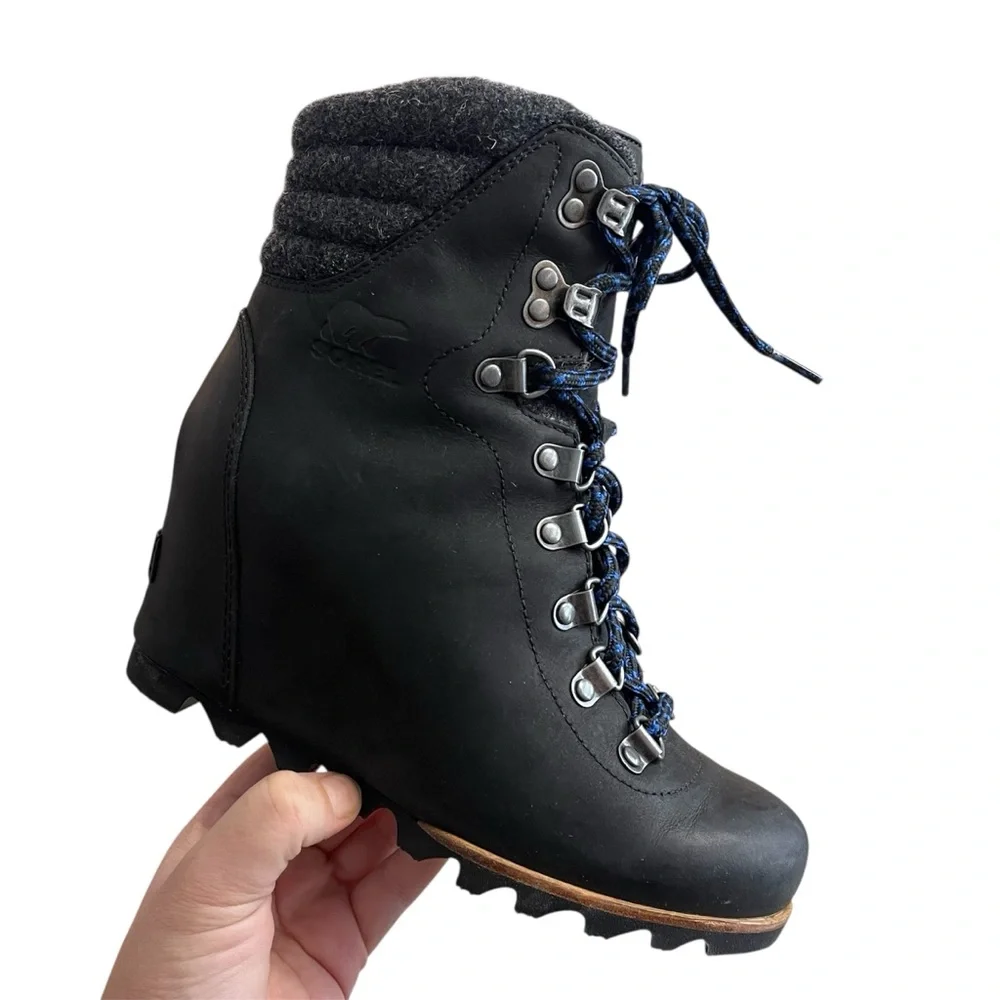 Sorel Conquest Waterproof Wedge Boot Color Black Royal Blue Women’s Size‎ 7